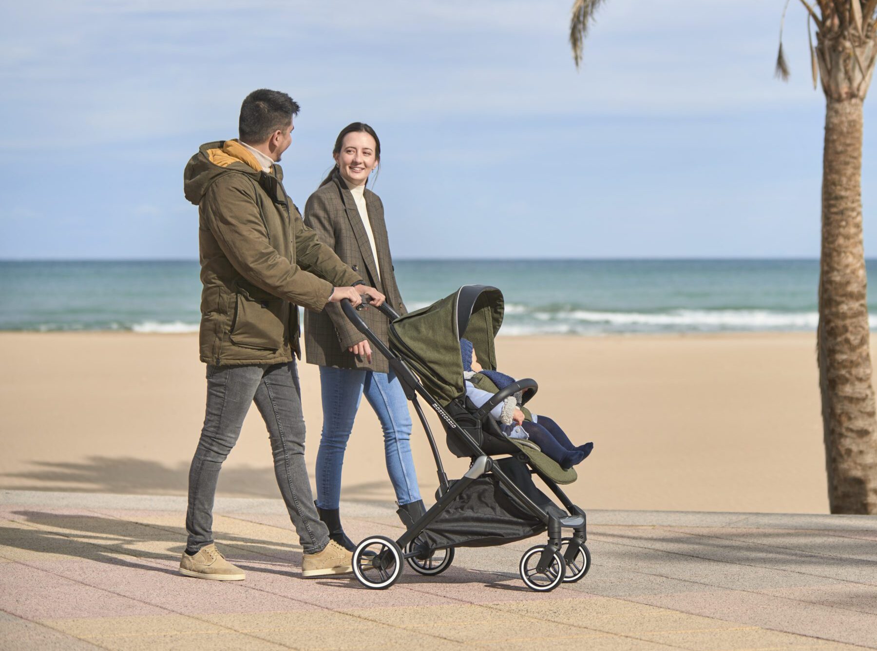 paseo en otoño con carrito de bebé