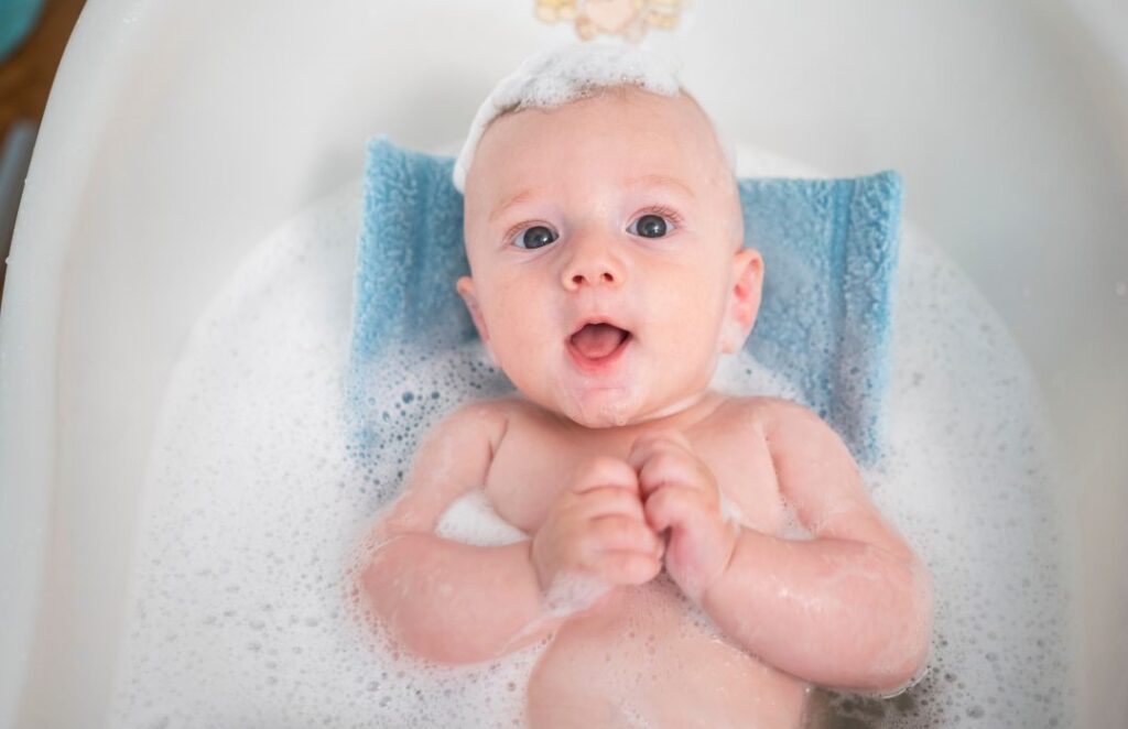 Consejos para bañar a tu bebé: Guía para padres - consejos bano bebe 1