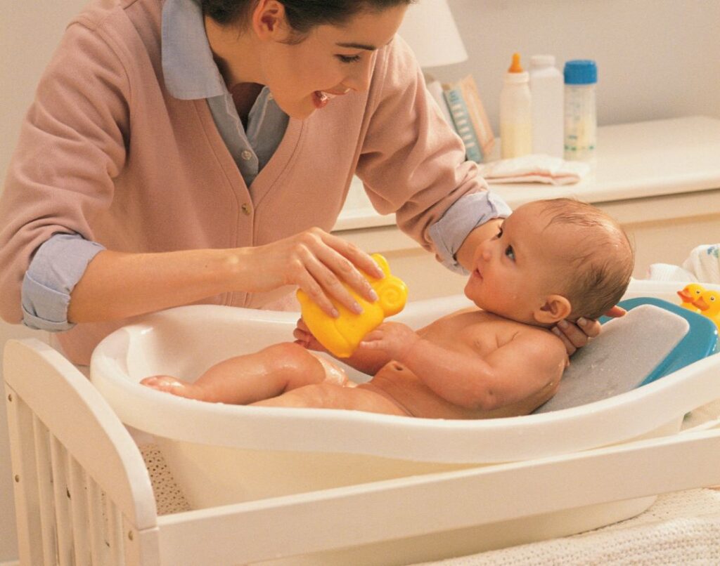 Consejos para bañar a tu bebé: Guía para padres - consejos para banar a tu bebe 3