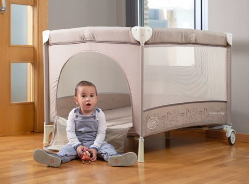 Kwadratowe łóżeczko dziecięce - cuna cuadrada con bebe scaled